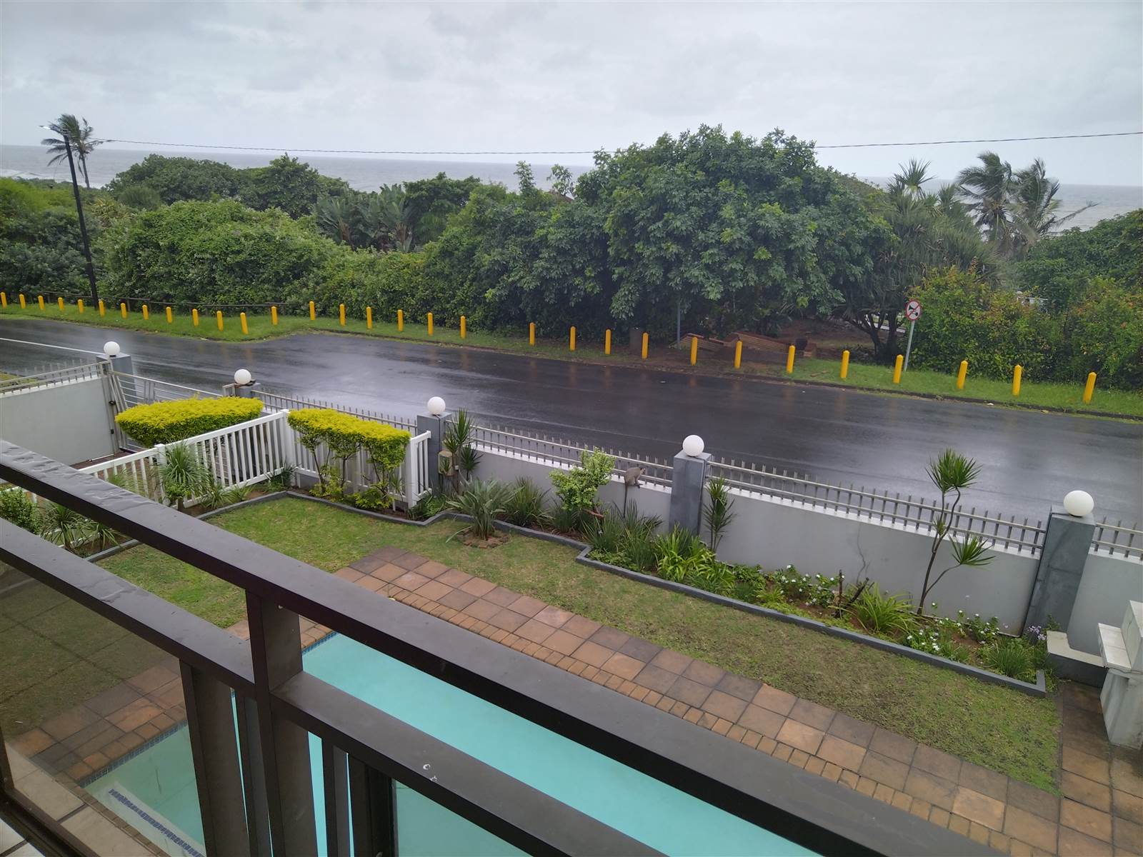 3 Bed Apartment in Blythedale Beach photo number 2