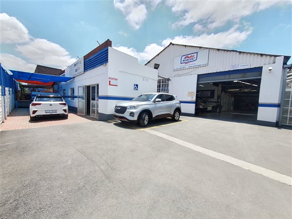 1700  m² Industrial space in New Centre
