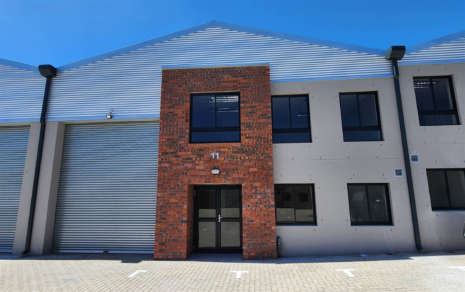 323  m² Industrial space in Killarney Gardens photo number 1