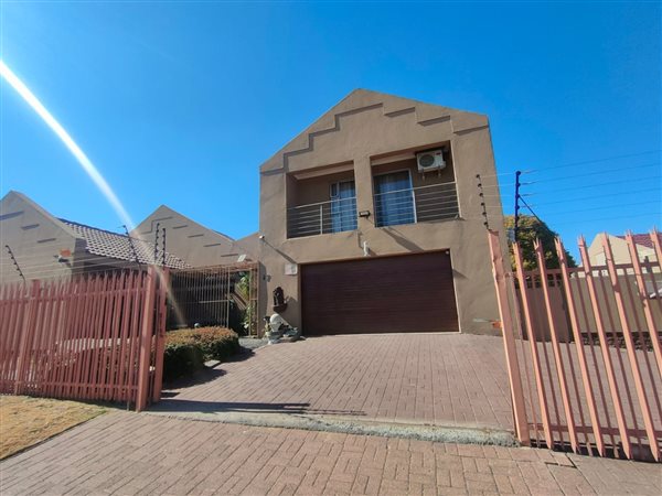 4 Bedroom Townhouse 4 Bedroom Townhouse