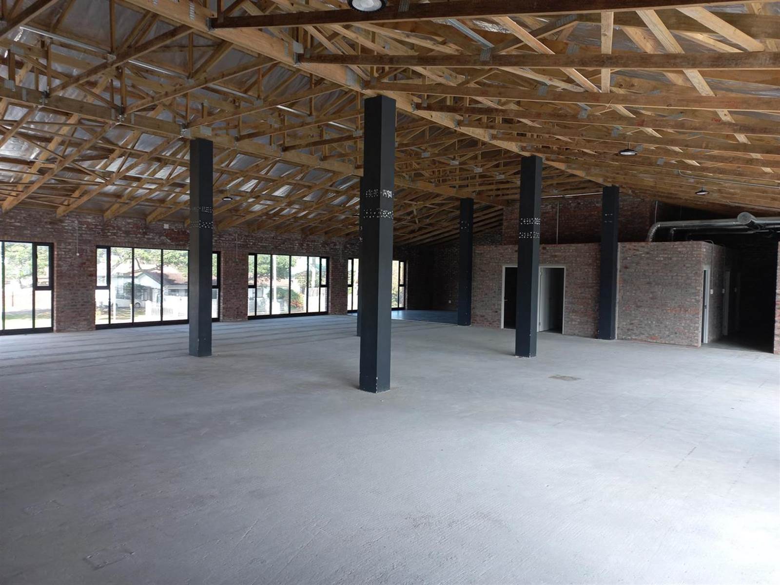 372  m² Commercial space in Fairview photo number 1