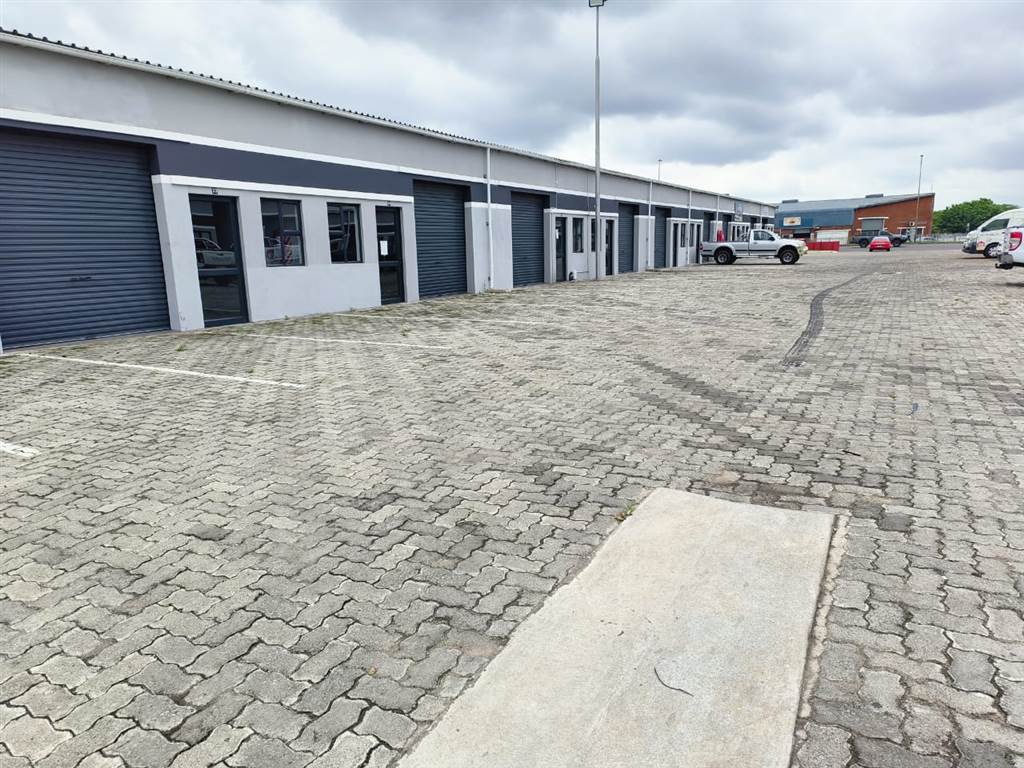 130  m² Commercial space in Alton photo number 2