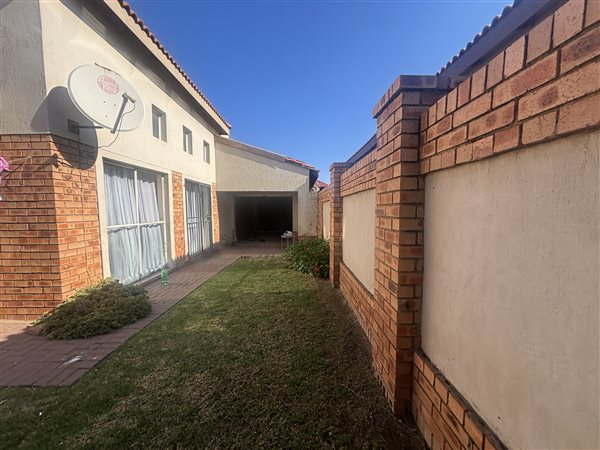 3 Bedroom Townhouse 3 Bedroom Townhouse