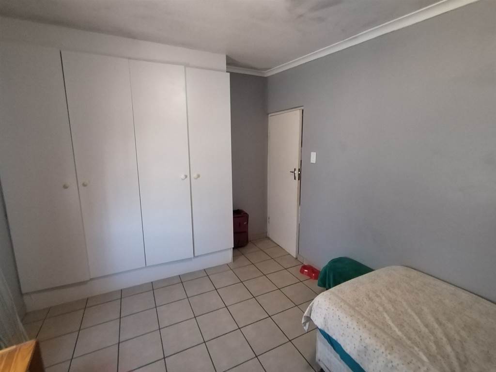 2 Bed Townhouse in Vredenburg photo number 12