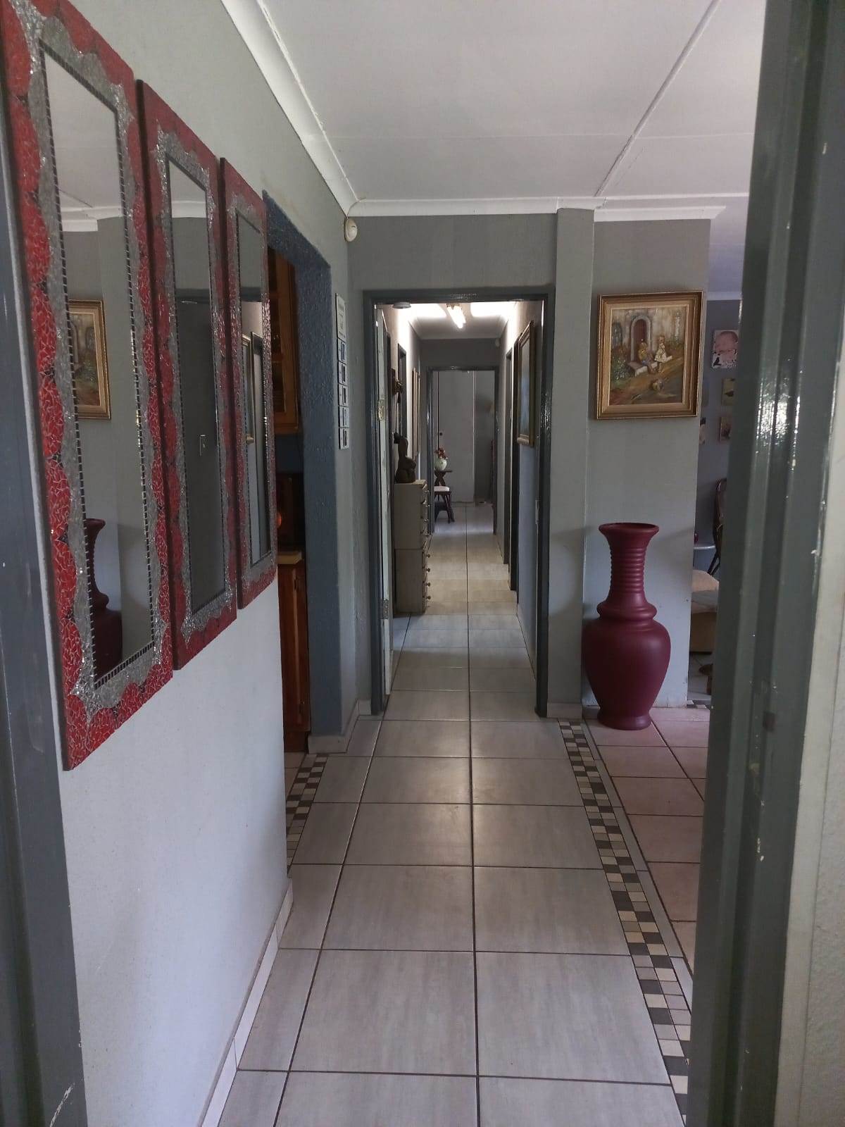 4 Bed House in Secunda Central photo number 10