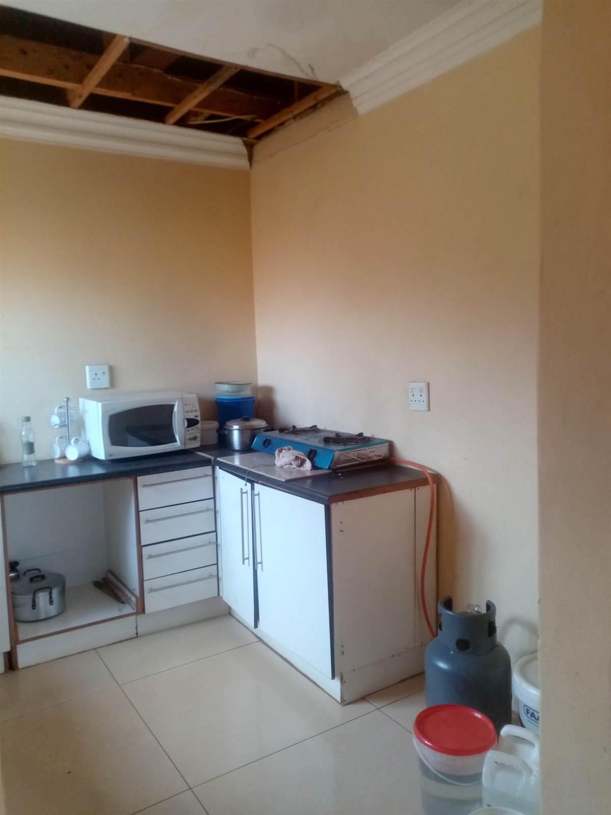 2 Bed House in Orange Farm photo number 3