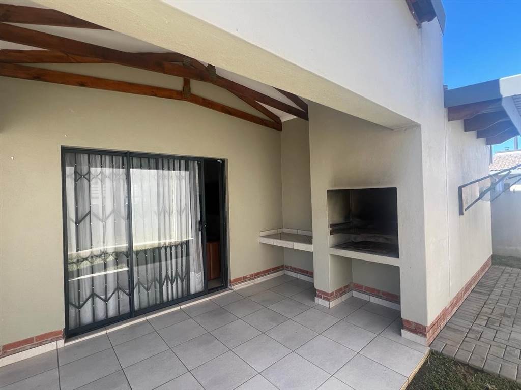 3 Bed Townhouse in Waterkloof East photo number 10