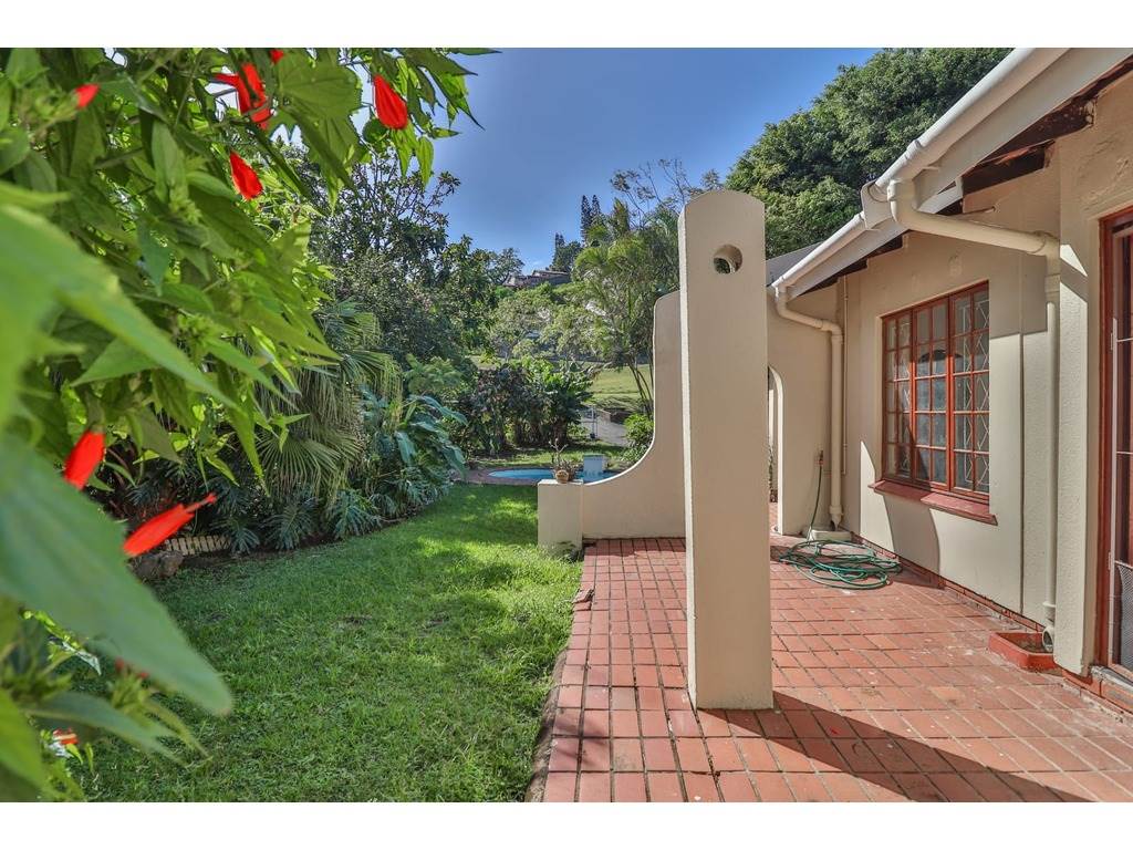 3 Bed Townhouse in Illovo Glen photo number 24