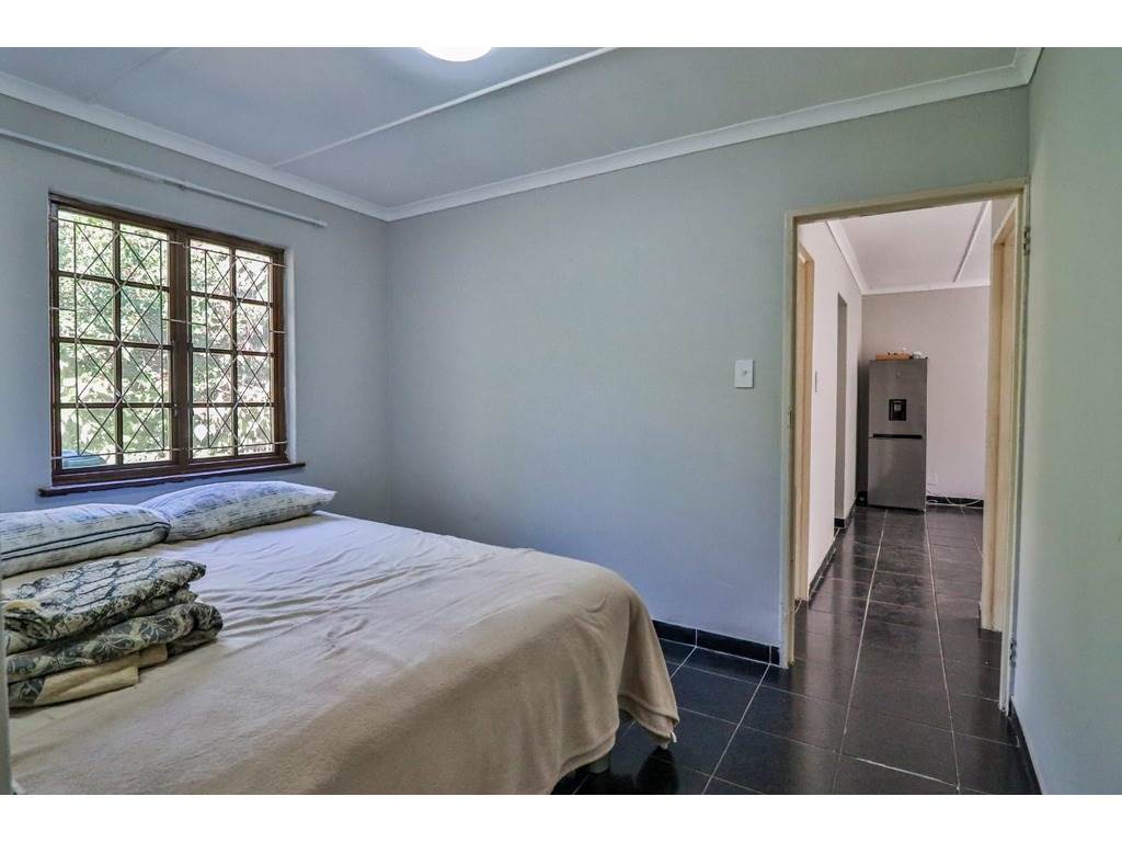 3 Bed Townhouse in Illovo Glen photo number 16