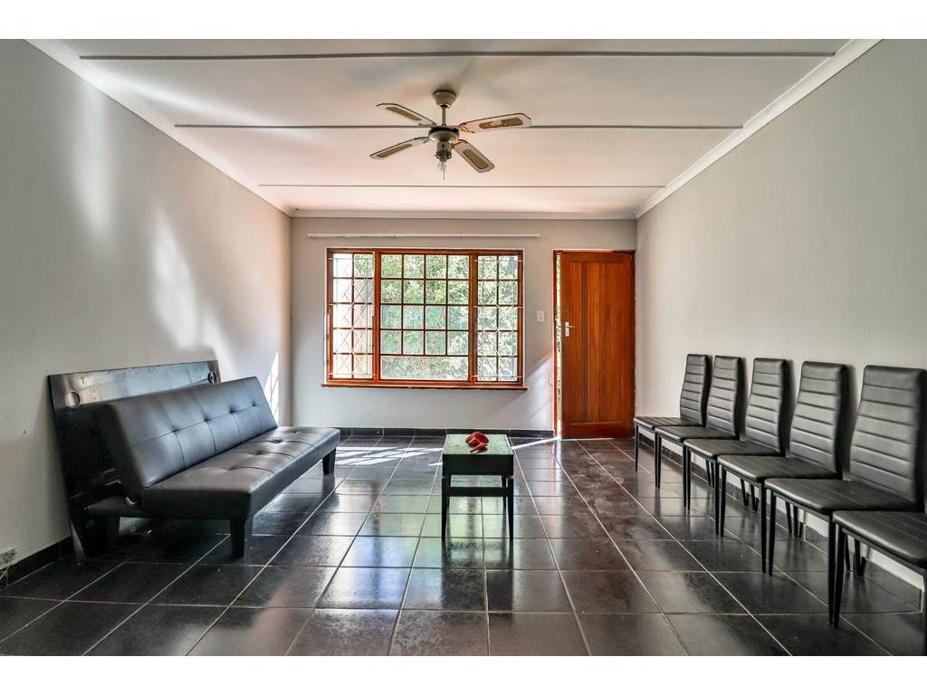 3 Bed Townhouse in Illovo Glen photo number 9