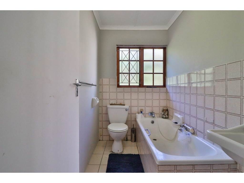 3 Bed Townhouse in Illovo Glen photo number 10