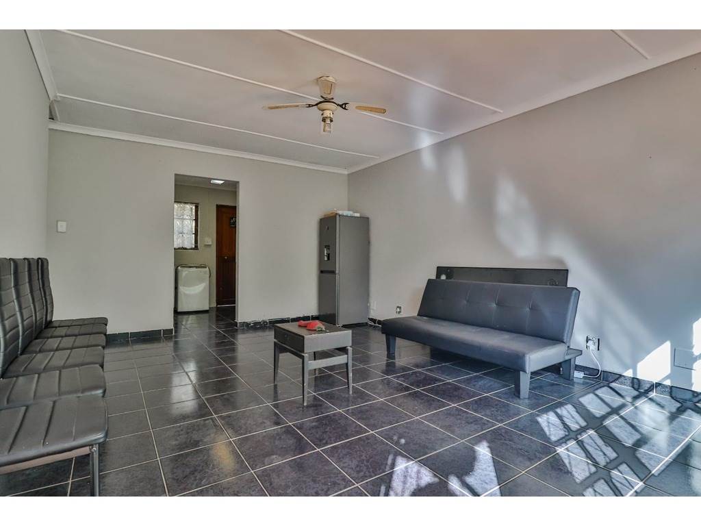 3 Bed Townhouse in Illovo Glen photo number 8