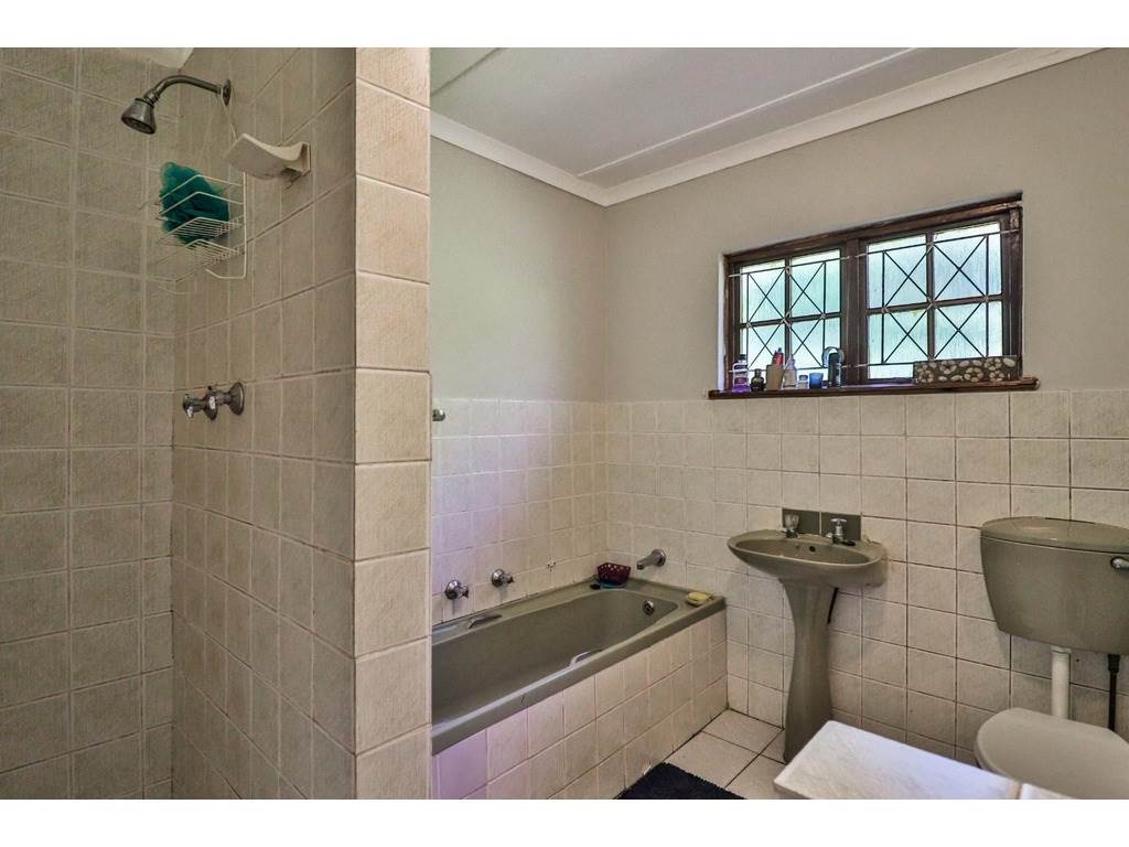 3 Bed Townhouse in Illovo Glen photo number 15