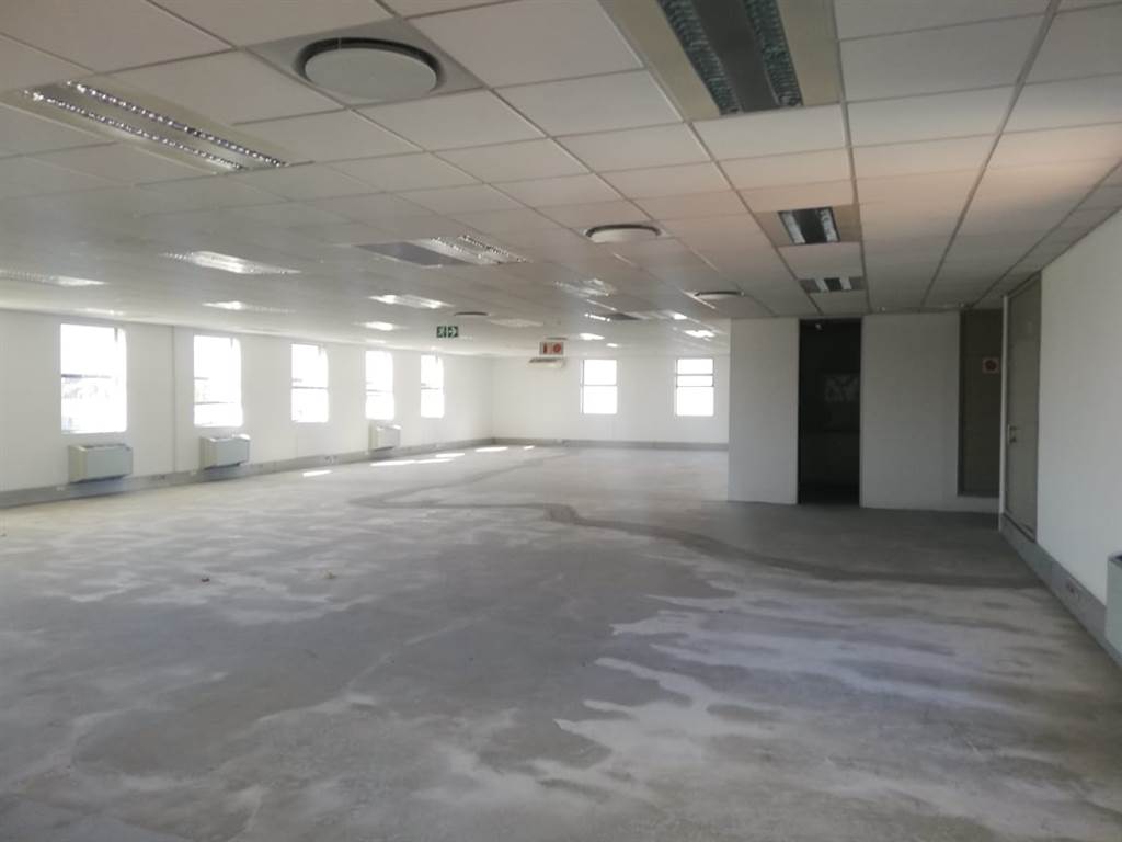 290  m² Office Space in Century City photo number 3