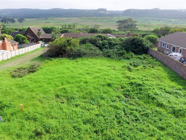 975 m² Land available in Clarendon Marine