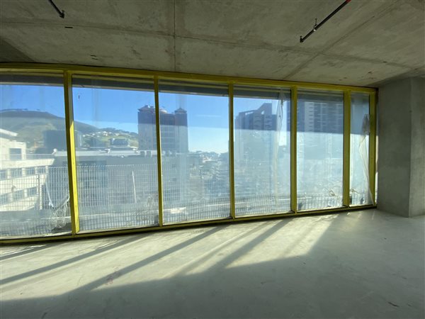 618  m² Commercial space
