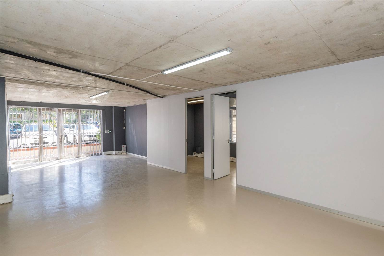 165  m² Commercial space in Oakdale photo number 2