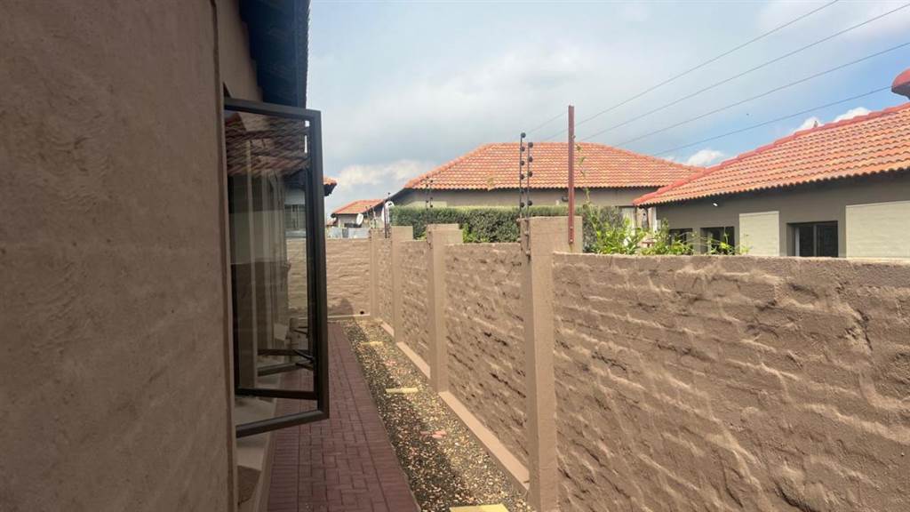 2 Bed House in Secunda photo number 20