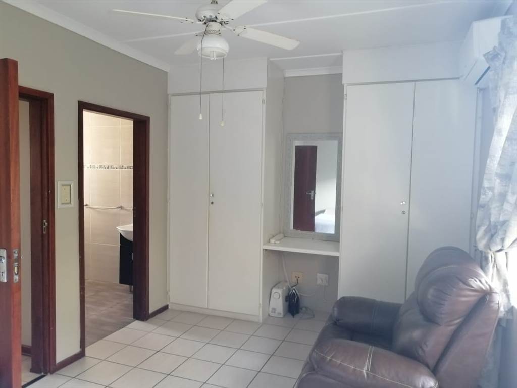 3 Bed Flat in Uvongo photo number 12