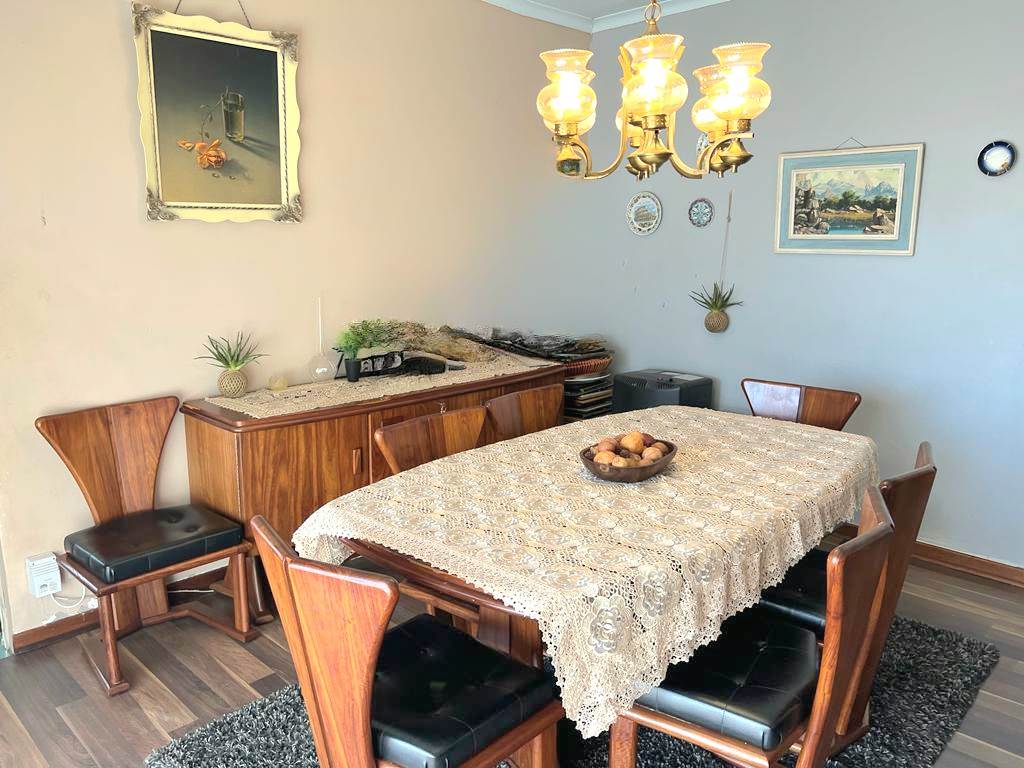 4 Bed House in Waterkloof photo number 11