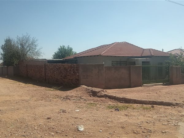 4 Bedroom House 4 Bedroom House