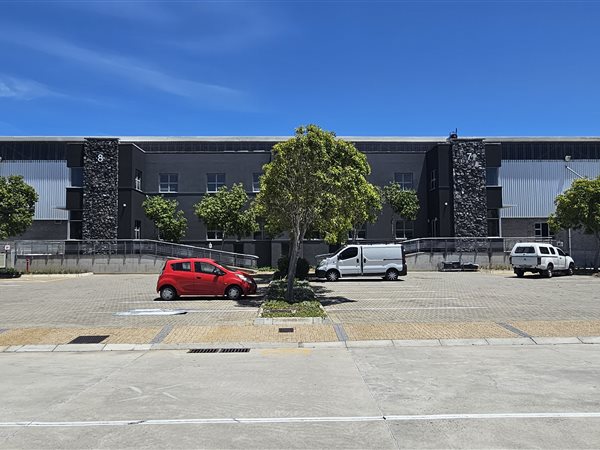 5 600  m² Industrial space