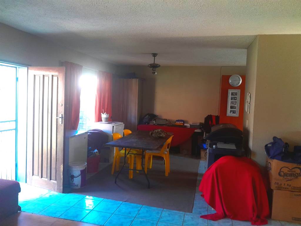3 Bed Townhouse in Rustenburg Central photo number 5