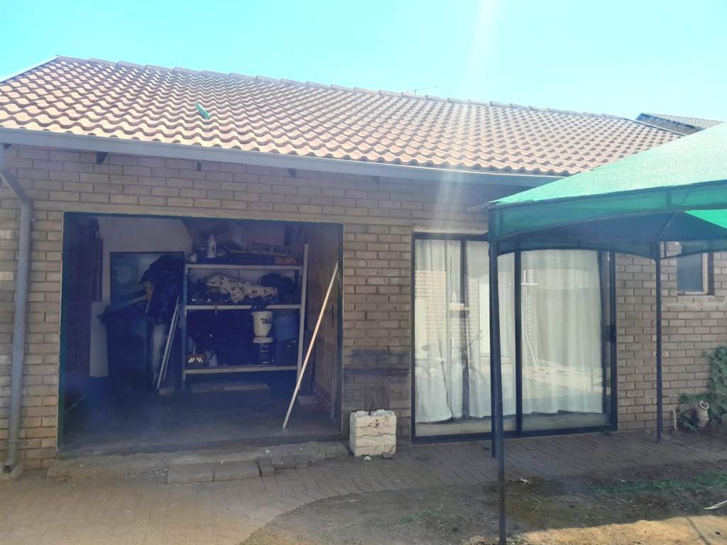 3 Bed Townhouse in Rustenburg Central photo number 20