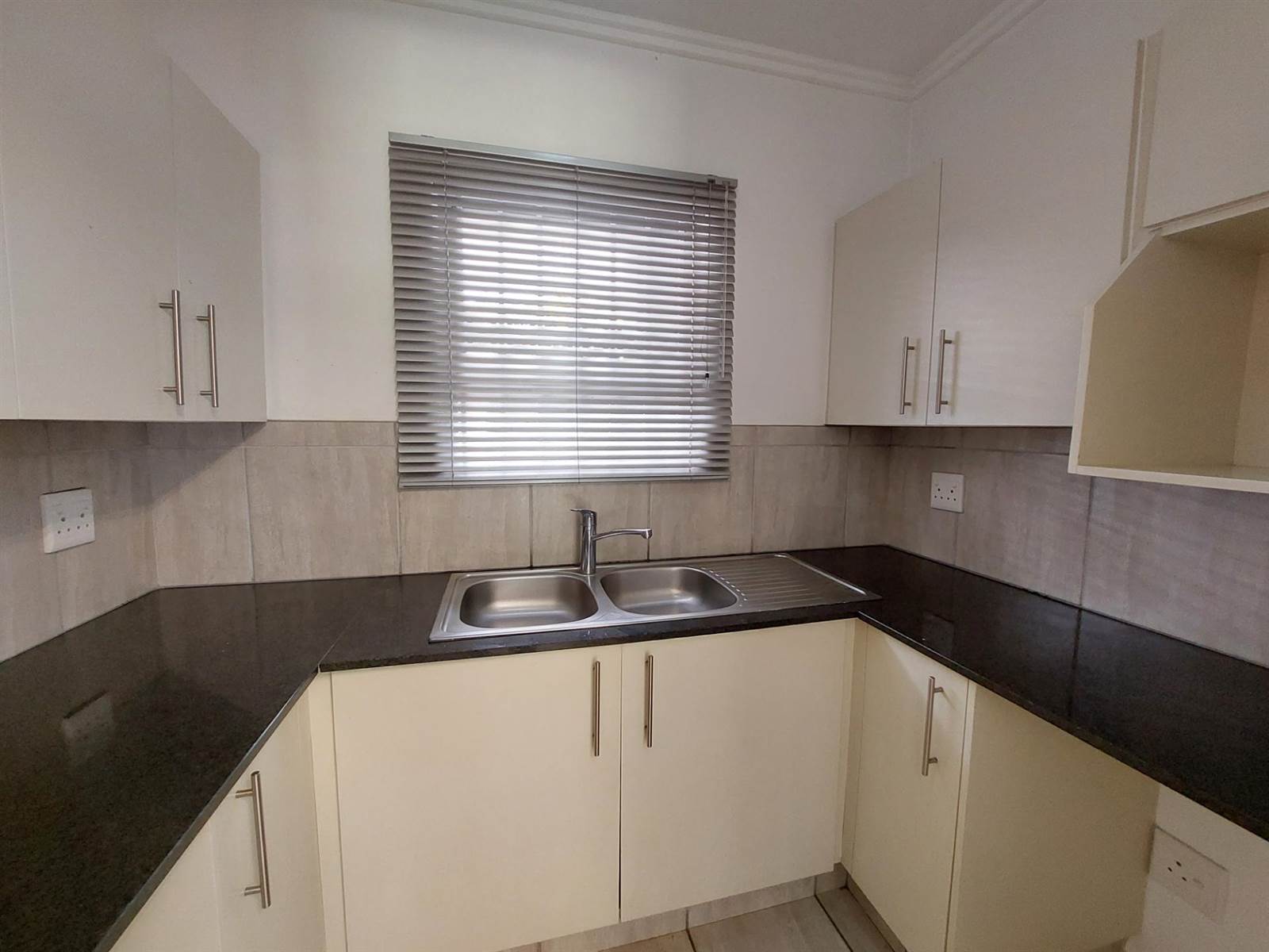 3 Bed Apartment in Morningside photo number 14