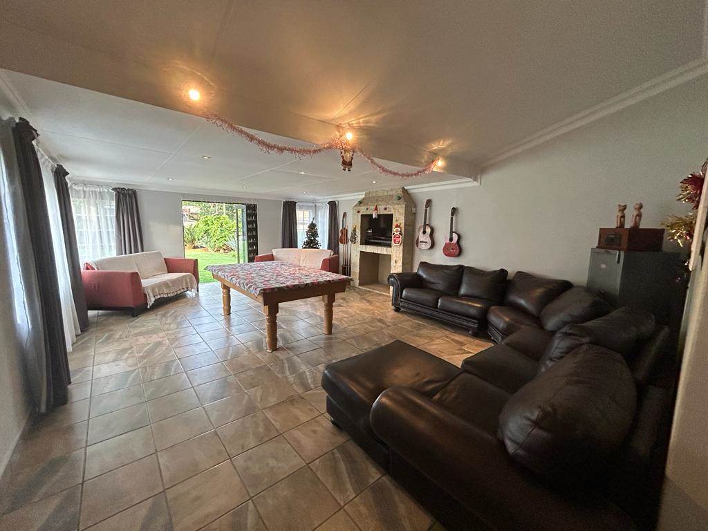 4 Bed House in Rayton photo number 6