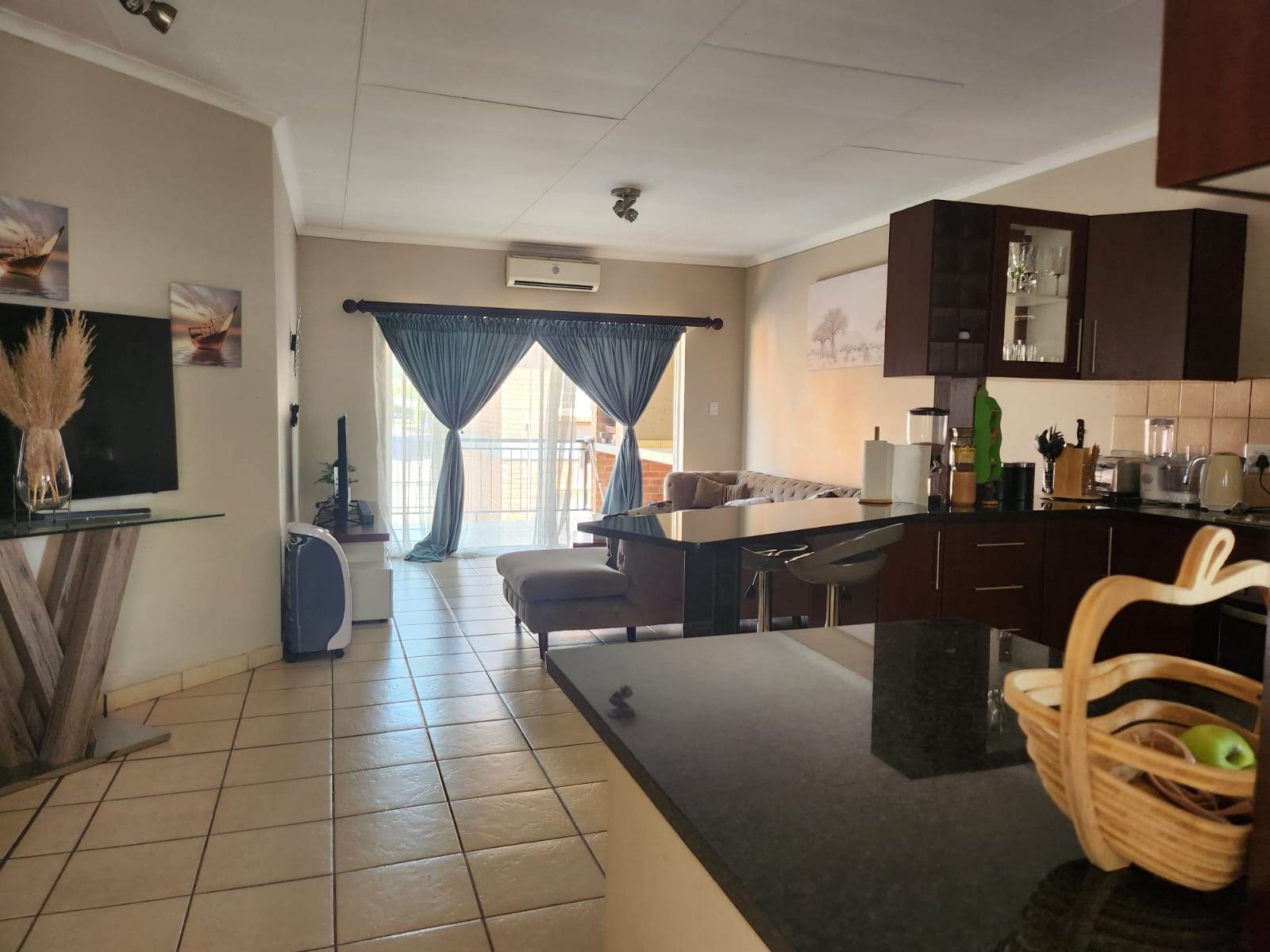3 Bed Apartment in Waterval East photo number 6