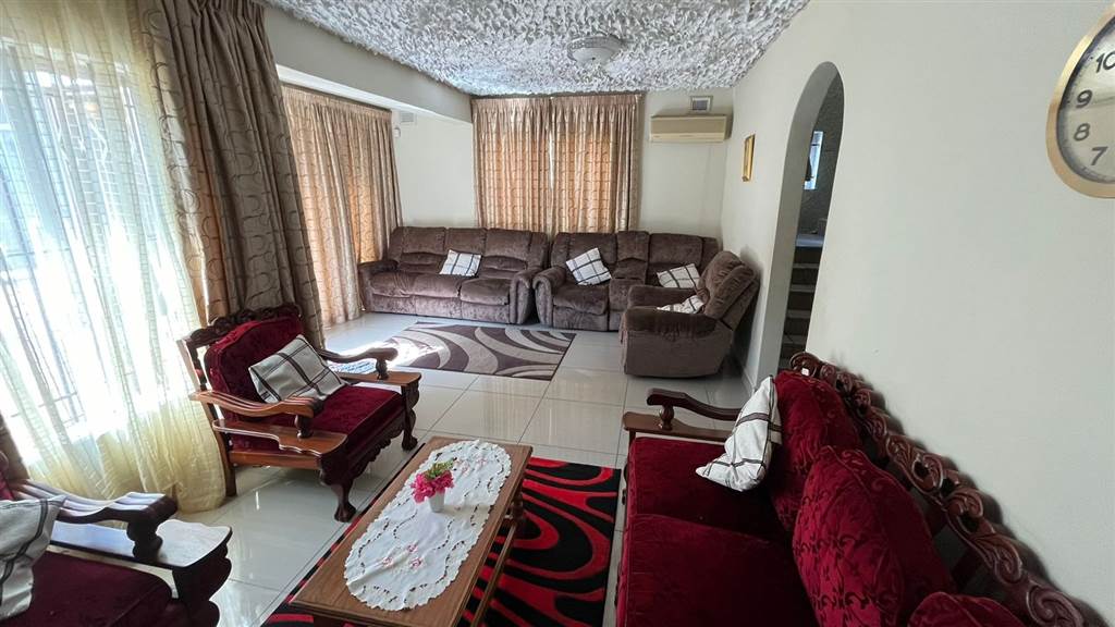 5 Bed House in Kharwastan photo number 3