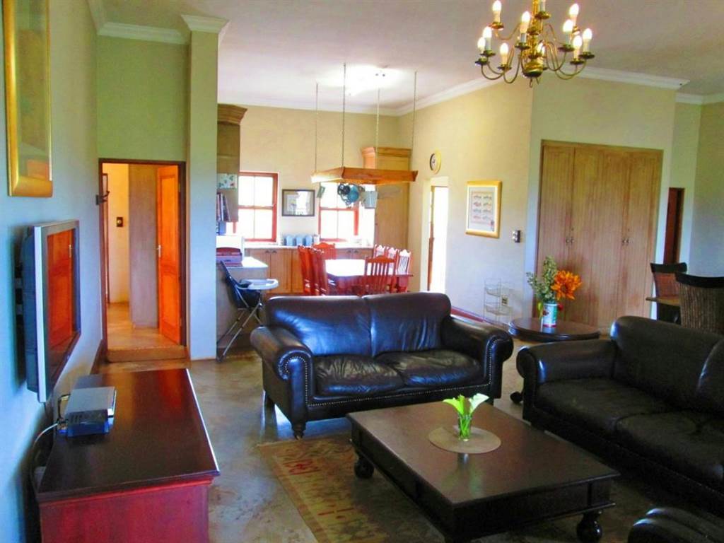 5 Bed House in Dullstroom photo number 6