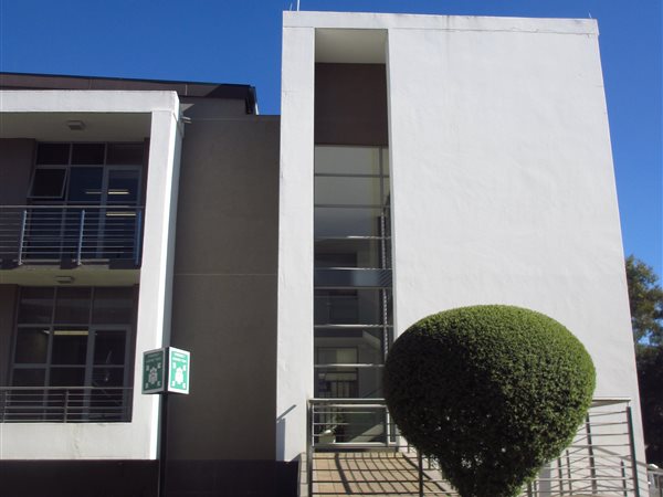 232  m² Commercial space