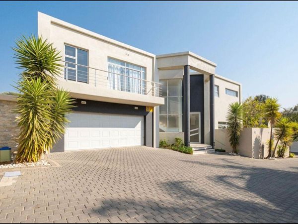 5 Bedroom House 5 Bedroom House