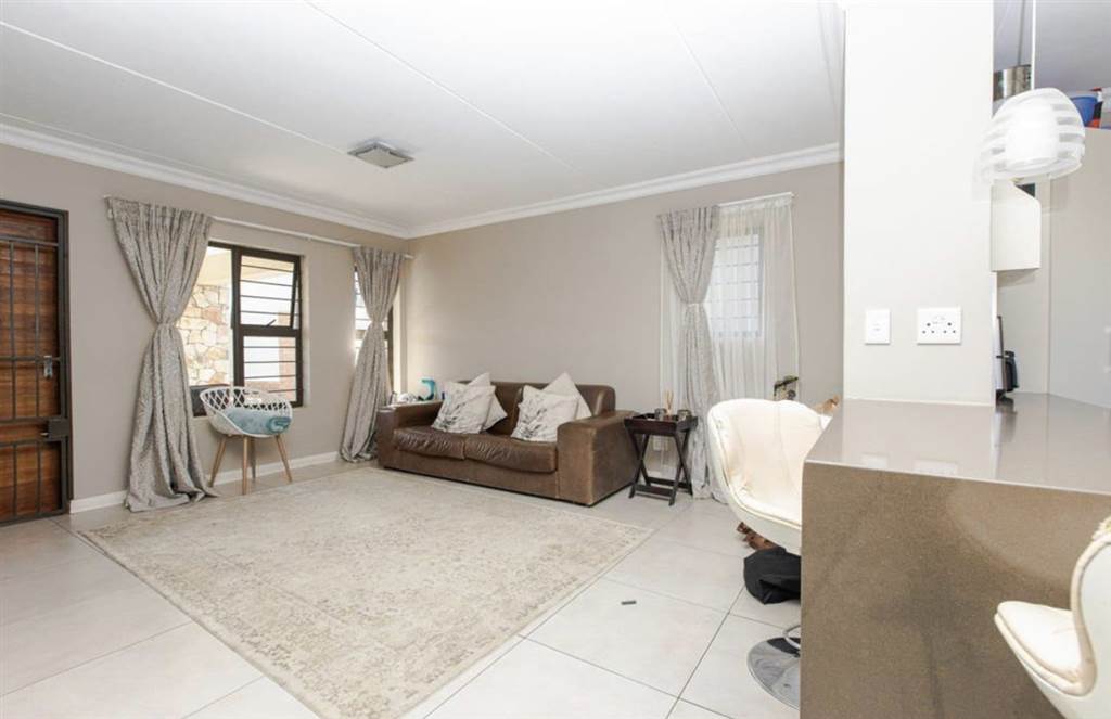 3 Bed Cluster in Kyalami photo number 4