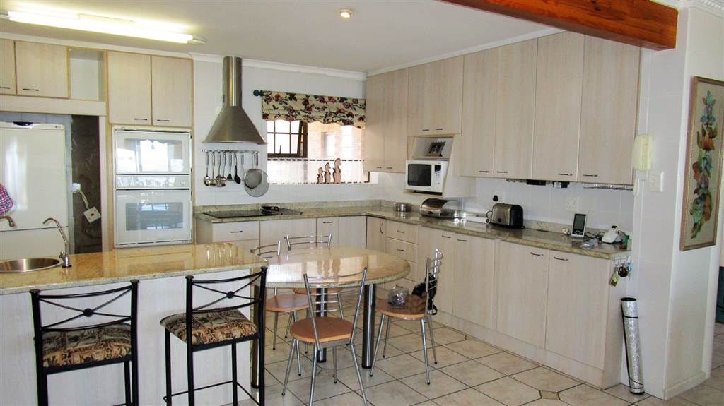 3 Bed Apartment in Mossel Bay Central photo number 10