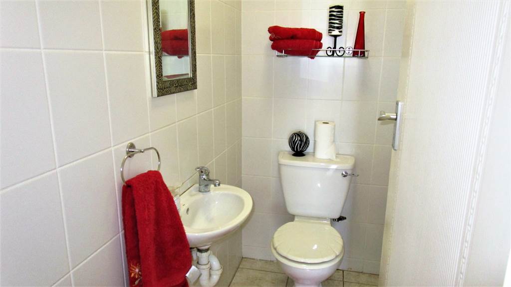 3 Bed Apartment in Mossel Bay Central photo number 17