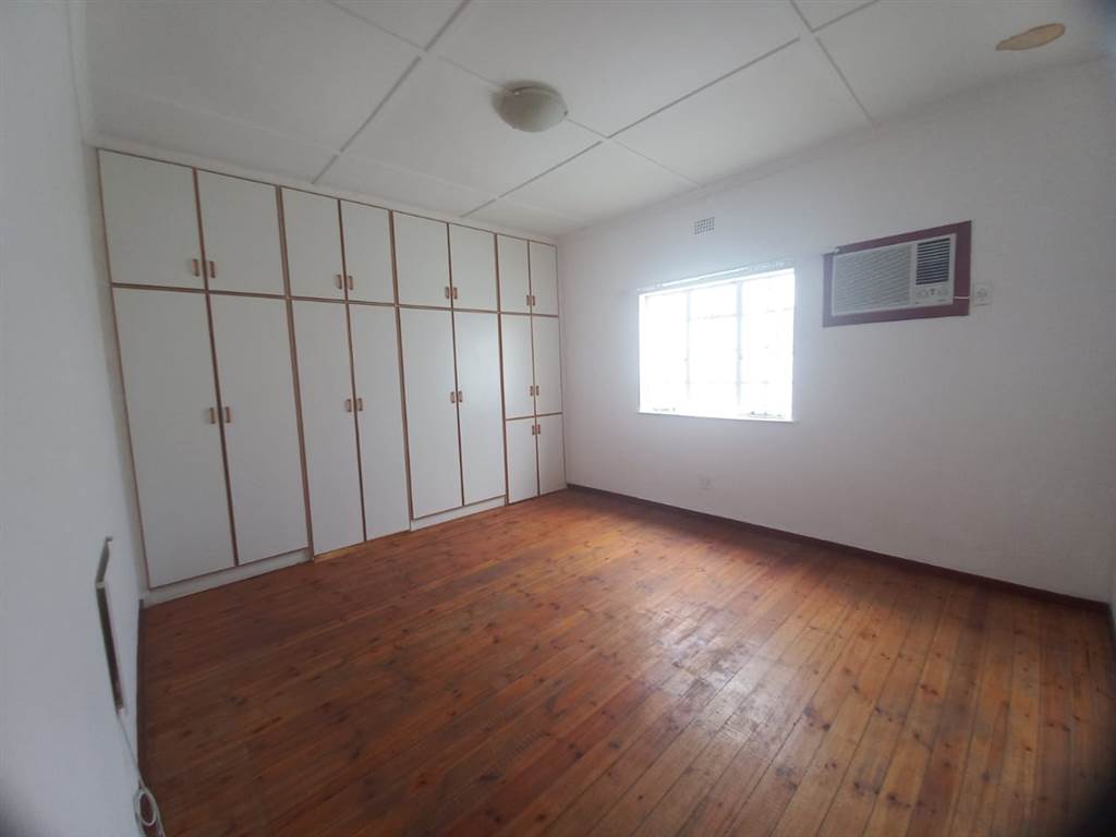 3 Bed House in Beaufort West photo number 7