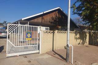 4 Bed House in Kagiso photo number 1