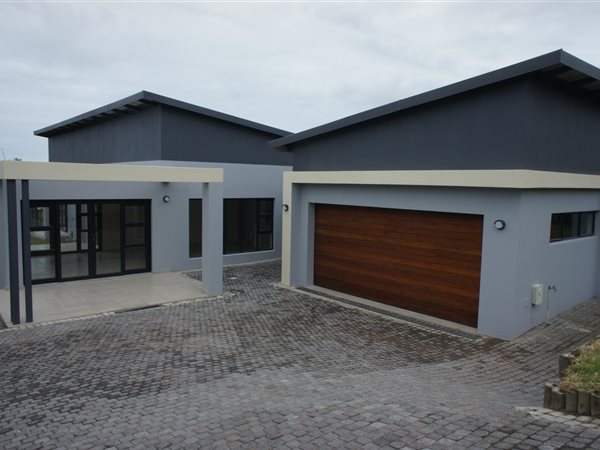 4 Bed House in Palm Lakes Estate