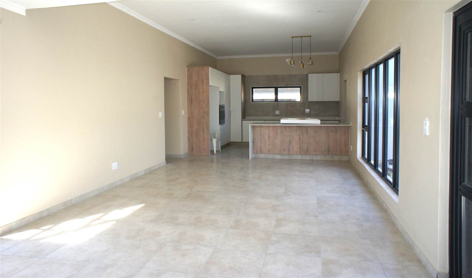 4 Bed House in Palm Lakes Estate photo number 3