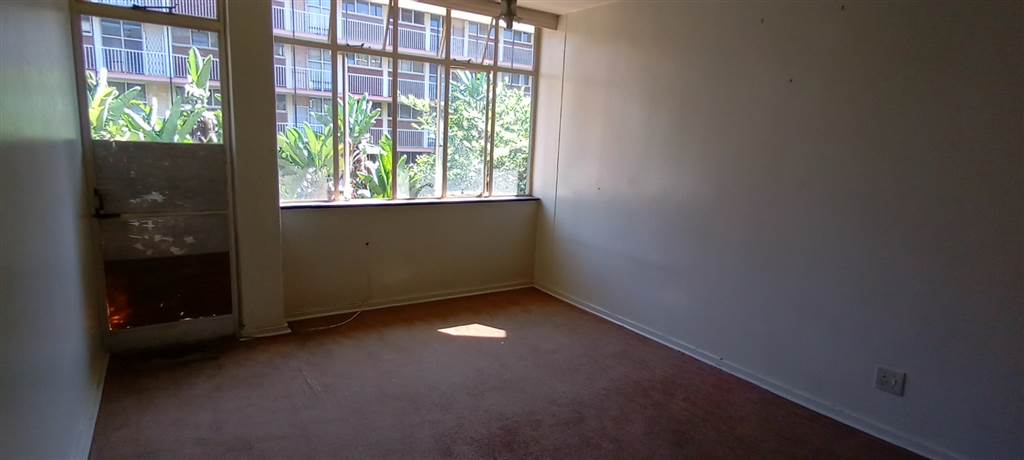2 Bed Apartment in Sunnyside photo number 13