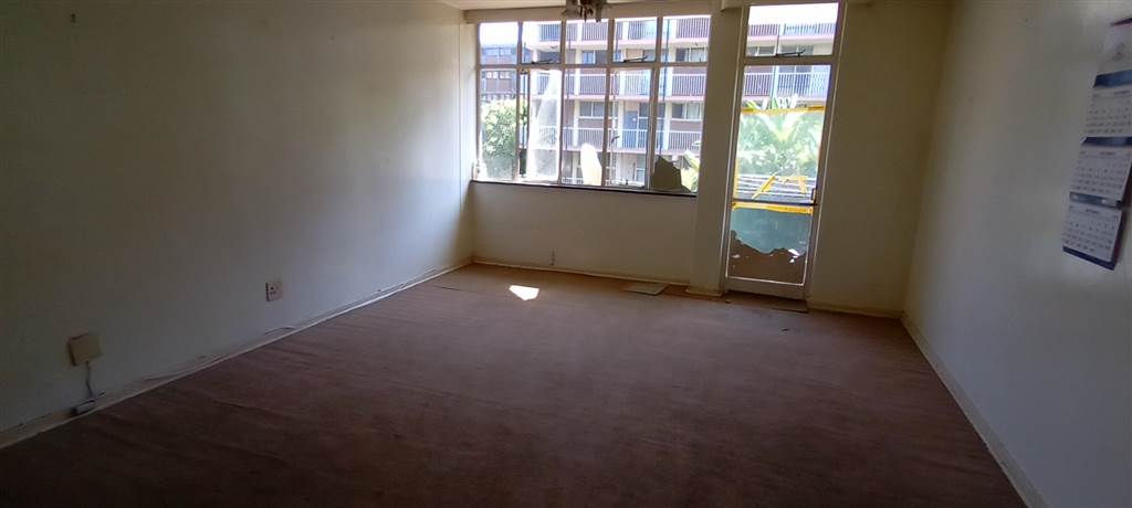 2 Bed Apartment in Sunnyside photo number 10