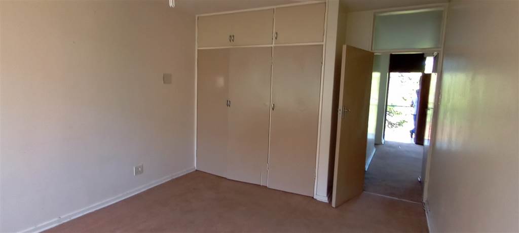2 Bed Apartment in Sunnyside photo number 4