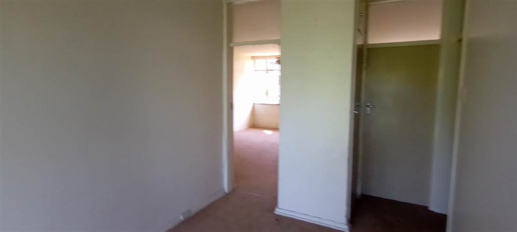2 Bed Apartment in Sunnyside photo number 12