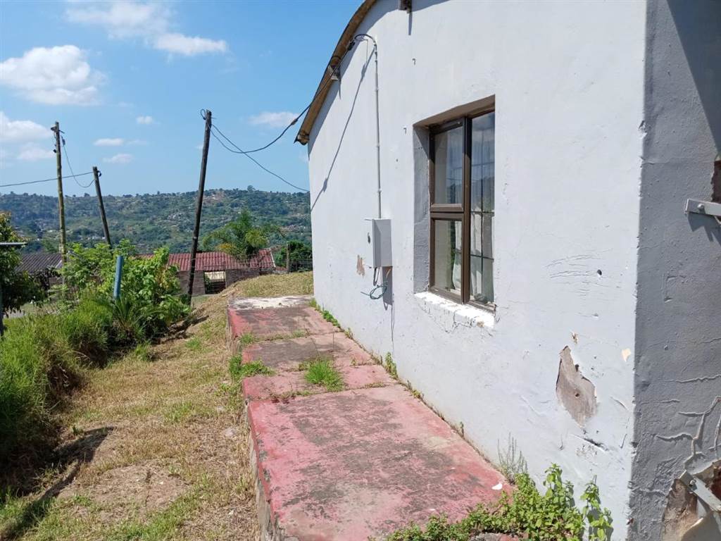 4 Bed House in Kwandengezi photo number 16