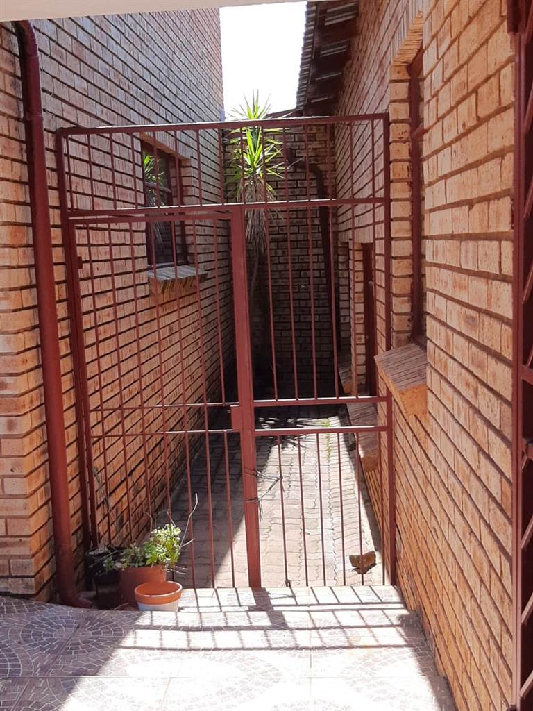 4 Bed House in Laudium photo number 19