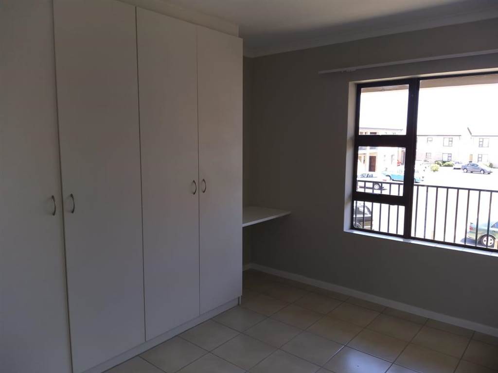 2 Bed Apartment in Fairview Golf Estate photo number 12