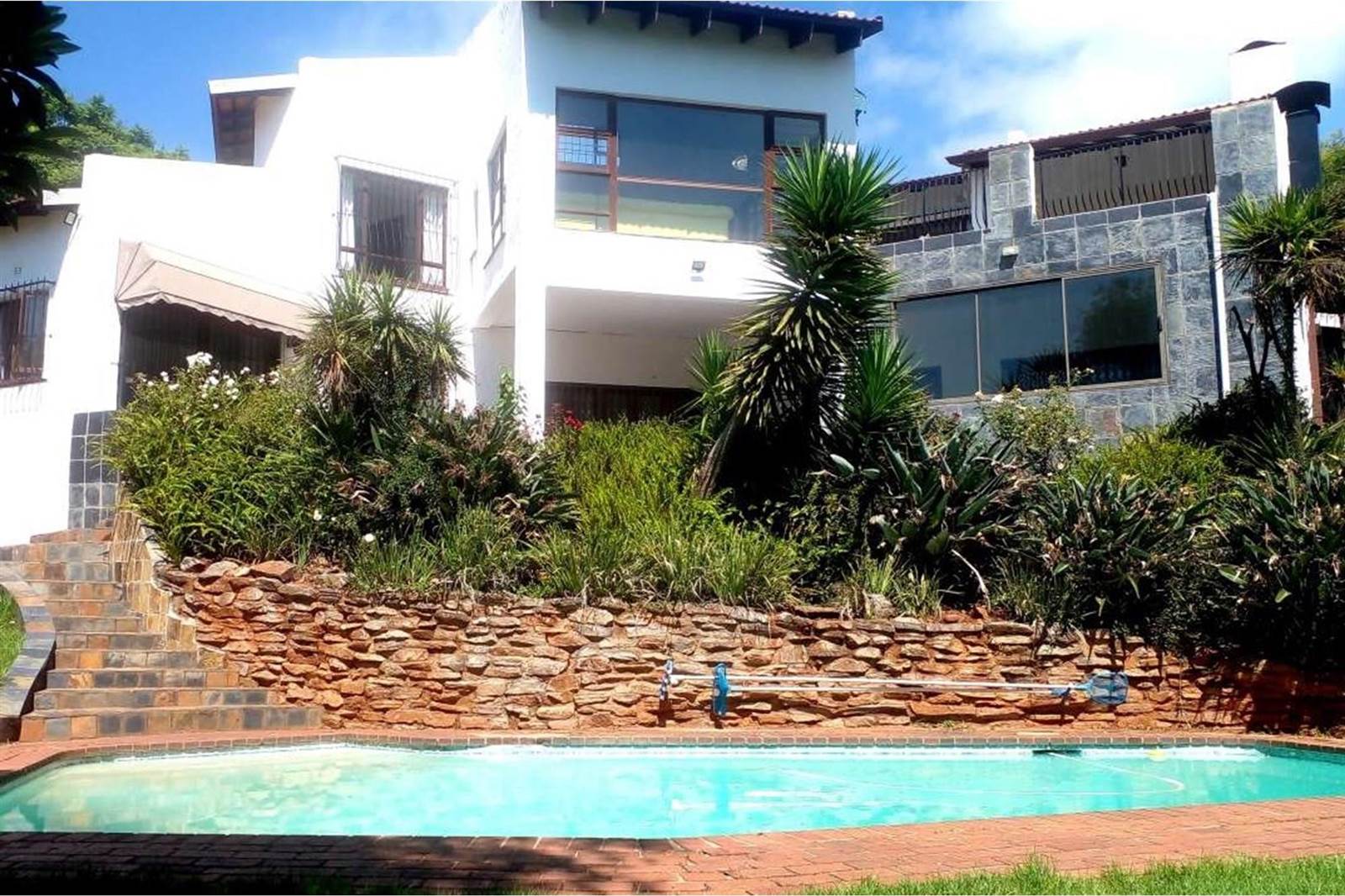 6 Bed House in Northcliff photo number 2